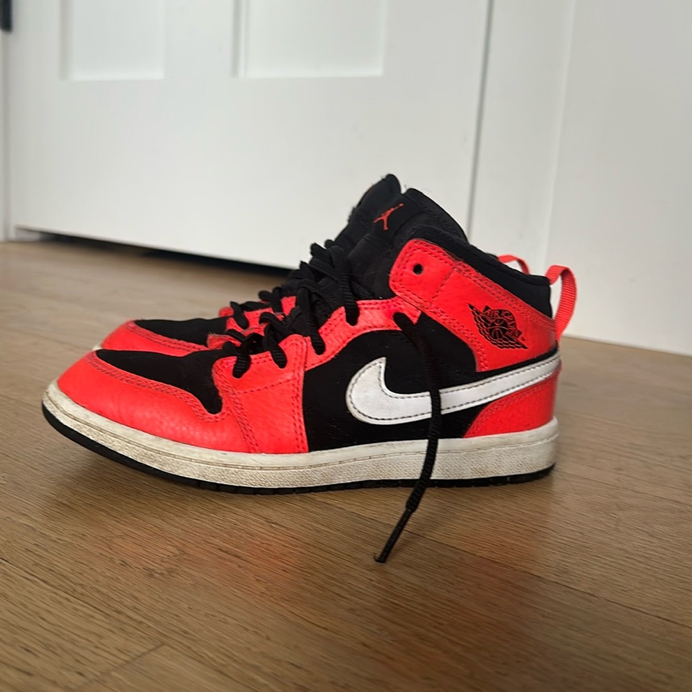 Jordan 1 Mid